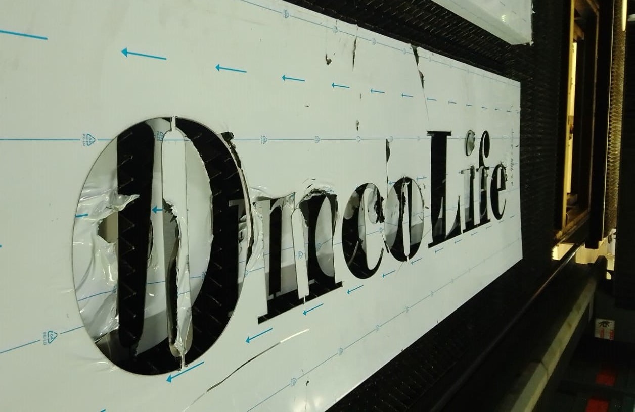 Corte por láser de letras corpóreas OncoLife