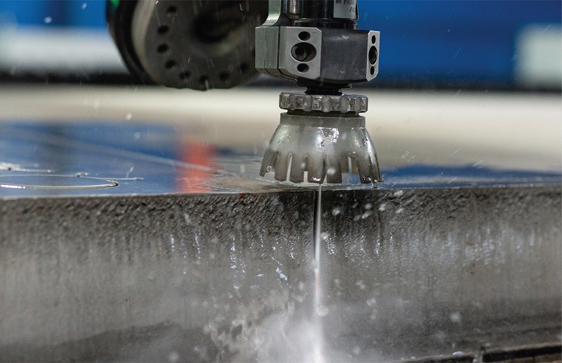 Cabezal de corte por agua en acción