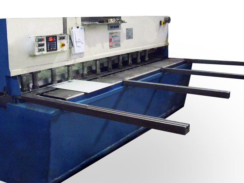 Guillotina industrial para corte de chapas